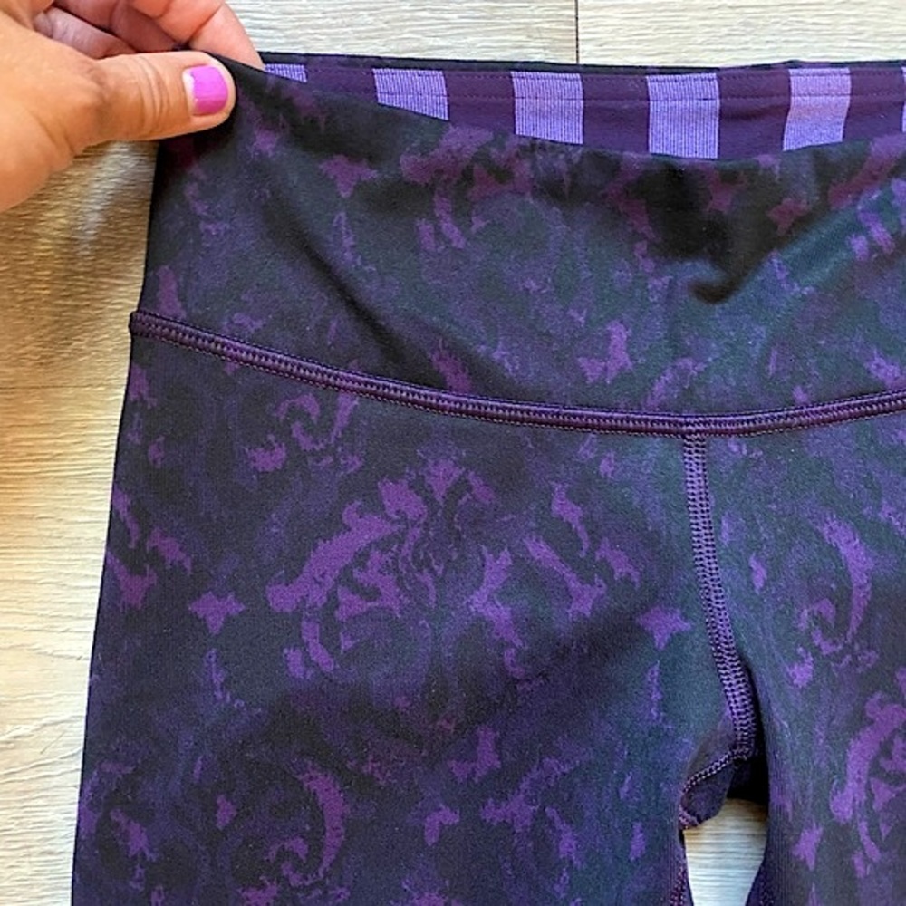 LULULEMON • Wunder Under Cropped Leggings *21” • Size 4 • Purple + Black